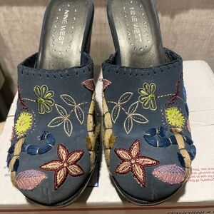 Beautiful Nine West Clog, Size 8, Top Design, Brand New